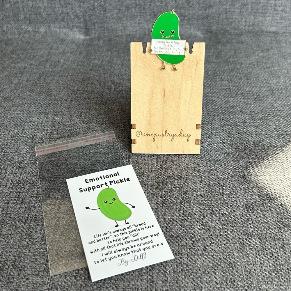 POSITIVE PICKLE Brooch Pin + Affirmation Card Set, Green, Gold - Picture 11 of 17
